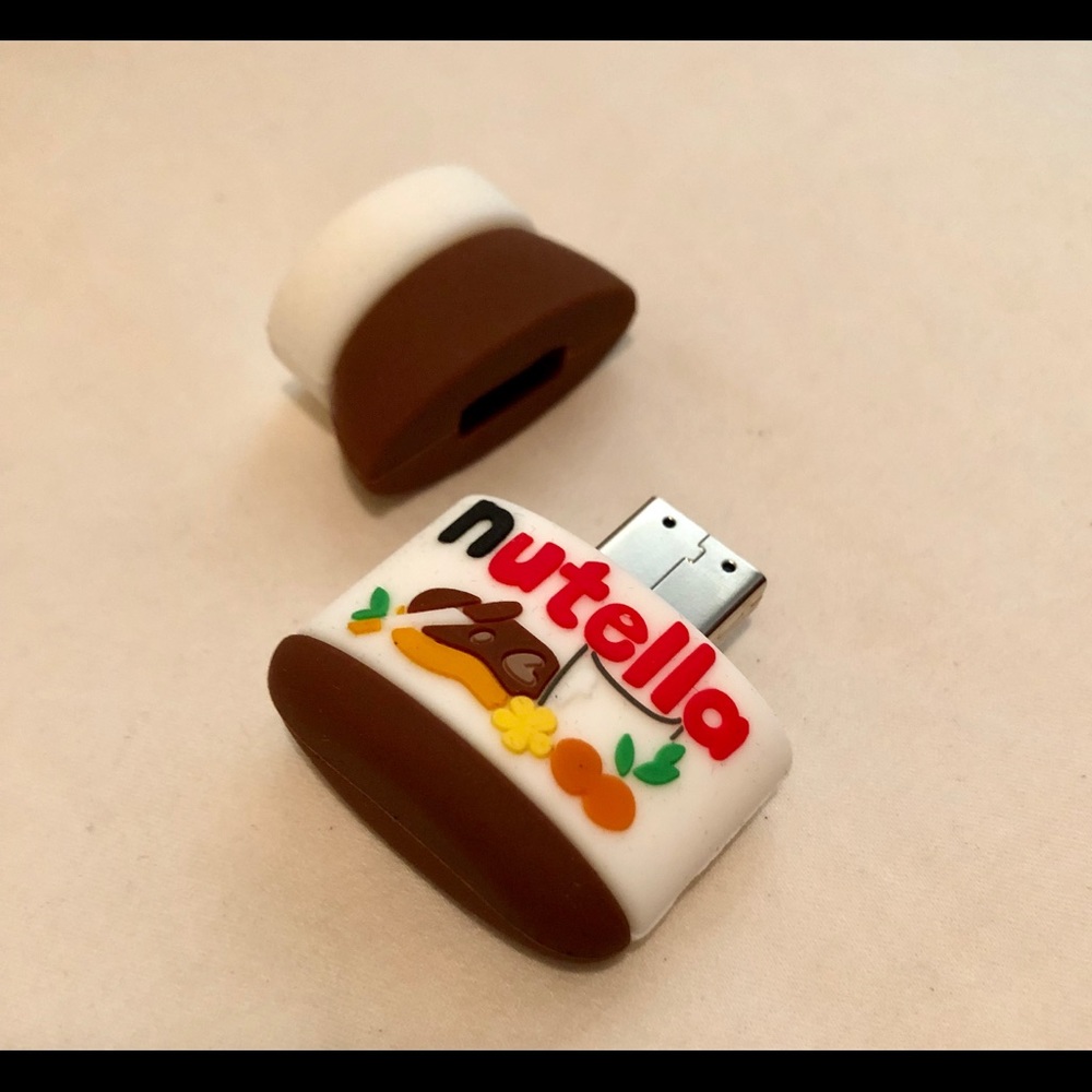 🌻 8GB USB drive